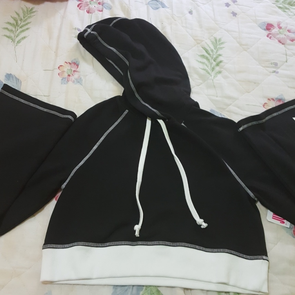 Juicy Couture Cropped Hoodie - Picture 4 of 4